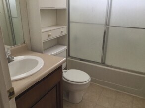 359 Wolfe Ave in Turlock, CA - Building Photo - Building Photo