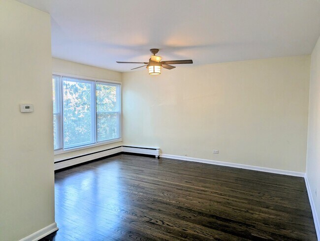 6949 W Diversey Ave in Chicago, IL - Building Photo - Building Photo