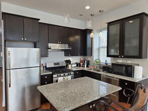 2334 W Taylor St in Chicago, IL - Foto de edificio - Building Photo