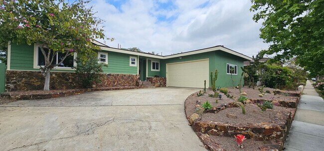 5812 Lancaster Dr in San Diego, CA - Building Photo - Building Photo