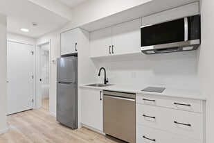 11510-11587 87 St NW in Edmonton, AB - Building Photo