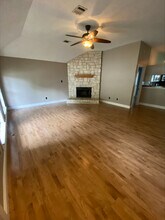 702 Spring Hollow Dr in Leander, TX - Foto de edificio - Building Photo