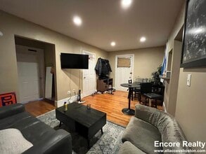 36 Euston St, Unit 12-1 in Brookline, MA - Building Photo - Building Photo