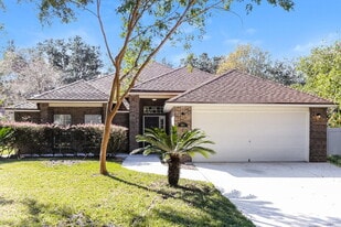 261 N Lake Cunningham Ave in Jacksonville, FL - Building Photo