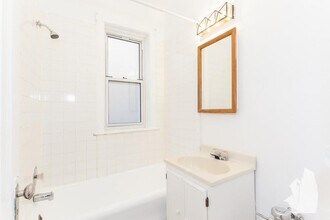 540 W Melrose St in Chicago, IL - Building Photo - Building Photo