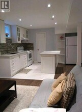 1305 Sweetbirch Ct in Mississauga, ON - Building Photo - Building Photo