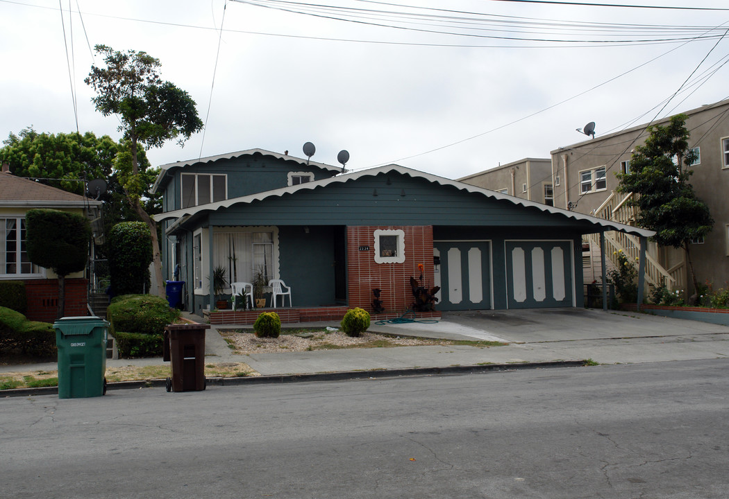 2334 Brooks Ave in Richmond, CA - Building Photo