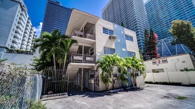 1029 SW 1st Ave in Miami, FL - Foto de edificio - Building Photo