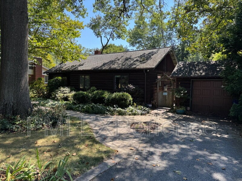 711 Northwest Dr in Silver Spring, MD - Building Photo