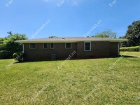 512 Meadowbrook Dr photo'