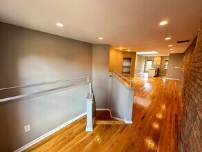 241-243 Collins Ave in Columbus, OH - Building Photo - Building Photo