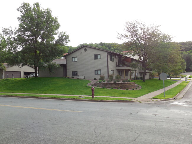 Autumn Ridge Townhomes in Eau Claire, WI - Foto de edificio - Building Photo