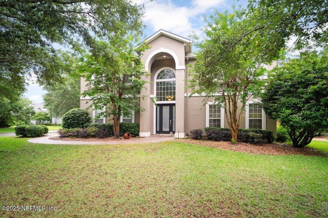 7813 Mt Ranier Dr in Jacksonville, FL - Building Photo