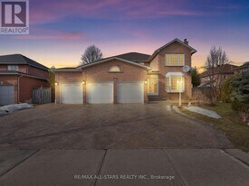 2227 Rodick Rd in Markham, ON - Building Photo