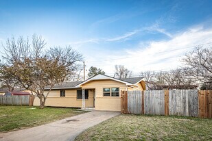 508 NW Woodridge Dr in Lawton, OK - Building Photo