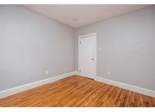 10 Hancock St-Unit -2 in Somerville, MA - Building Photo - Building Photo