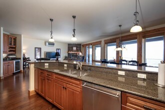 7175 US-93 in Lakeside, MT - Foto de edificio - Building Photo