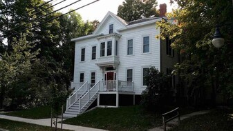 270 Richards Ave in Portsmouth, NH - Building Photo
