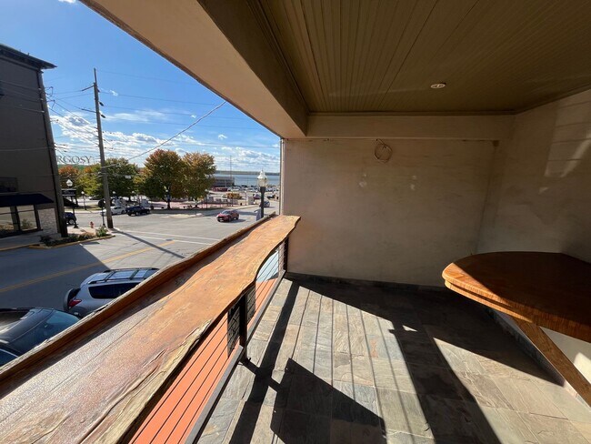 10 E Broadway in Alton, IL - Building Photo - Building Photo