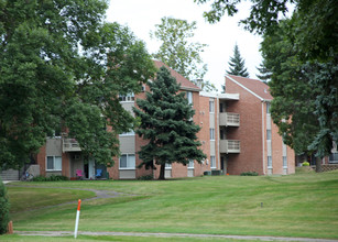 Lake Grace Apartments in Chaska, MN - Building Photo - Building Photo