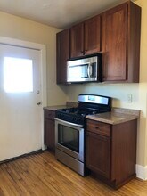 2456 S Delaware Ave, Unit UPPER in Milwaukee, WI - Foto de edificio - Building Photo