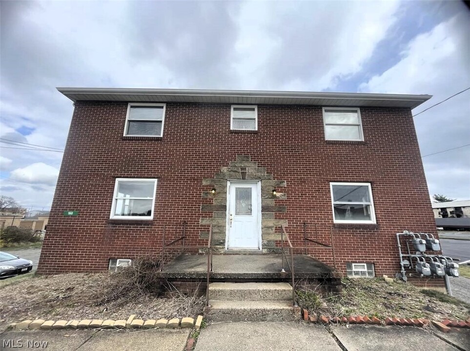 160 Fernwood Rd, Unit 1 in Wintersville, OH - Building Photo