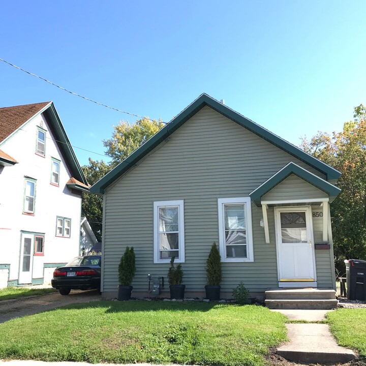 850 Cherry St in Oshkosh, WI - Building Photo