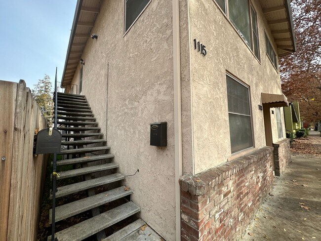 1113 T St-Unit -9746002002 in Sacramento, CA - Building Photo - Building Photo