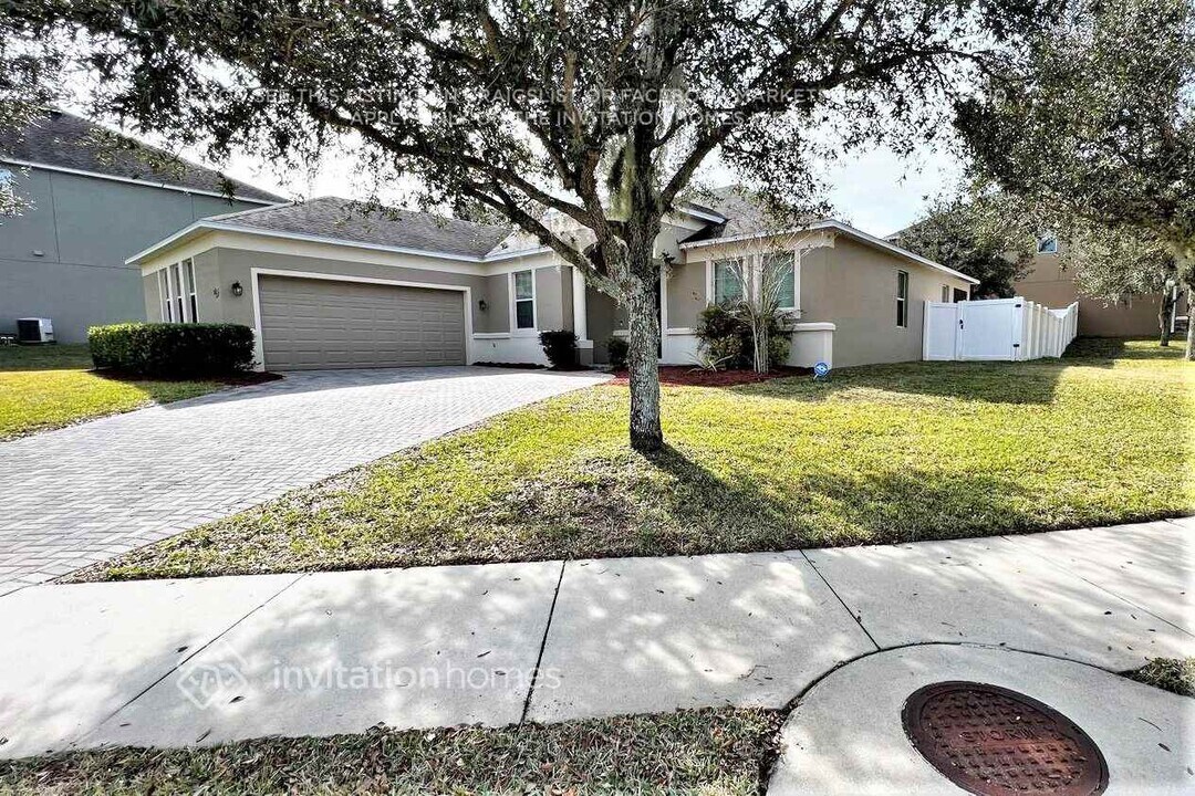 2042 Misty Glen Dr in Apopka, FL - Building Photo