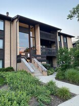 6178 Knoll Ln Ct in Willowbrook, IL - Building Photo