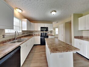 5627 Wynridge Ct in Indianapolis, IN - Building Photo - Building Photo