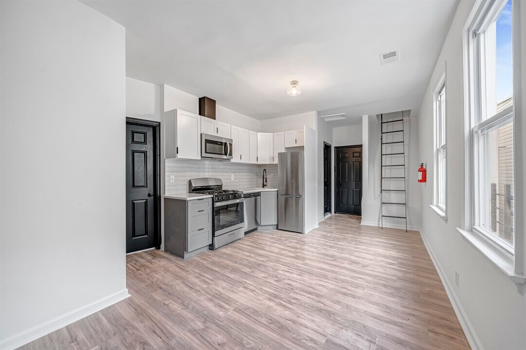 160 Garfield Ave in Jersey City, NJ - Building Photo