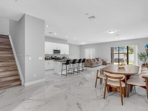 4920 Whispering Way in Fort Lauderdale, FL - Building Photo - Building Photo