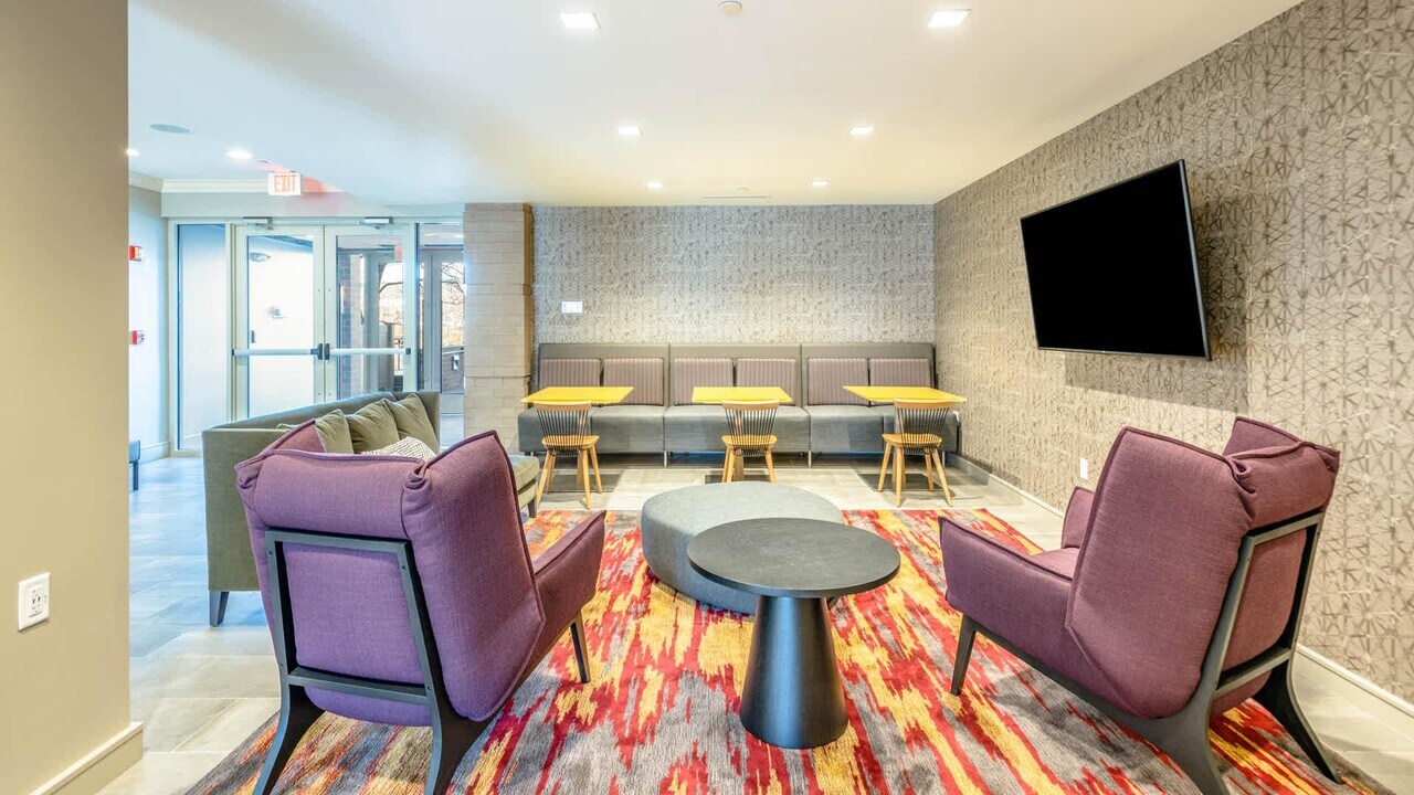 25 Crescent St, Unit 326 in Waltham, MA - Foto de edificio