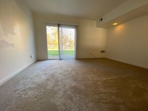 700 Hemlock Square in Zelienople, PA - Building Photo - Building Photo