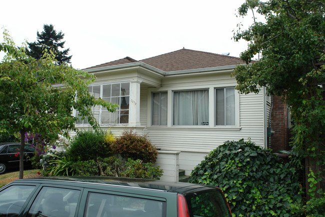 5379 Boyd Ave in Oakland, CA - Foto de edificio - Building Photo