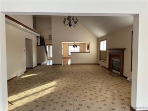 8047 Laurel Park Ln in East Amherst, NY - Building Photo - Building Photo