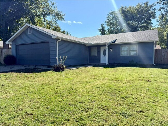 2607 Walker St in Bentonville, AR - Building Photo - Building Photo