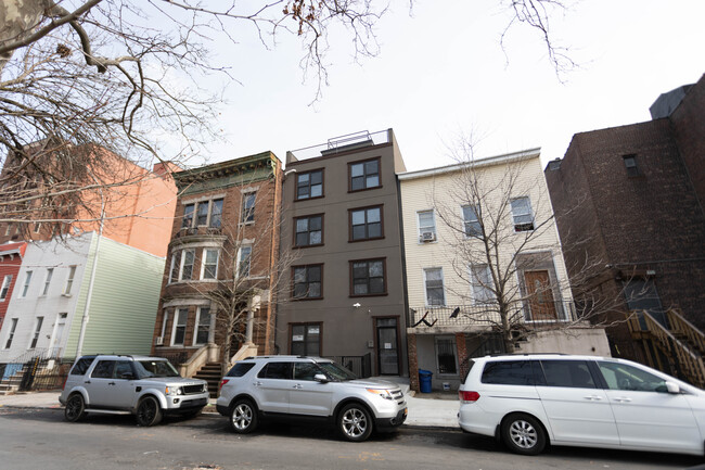 1406 Crotona Park E in Bronx, NY - Foto de edificio - Building Photo