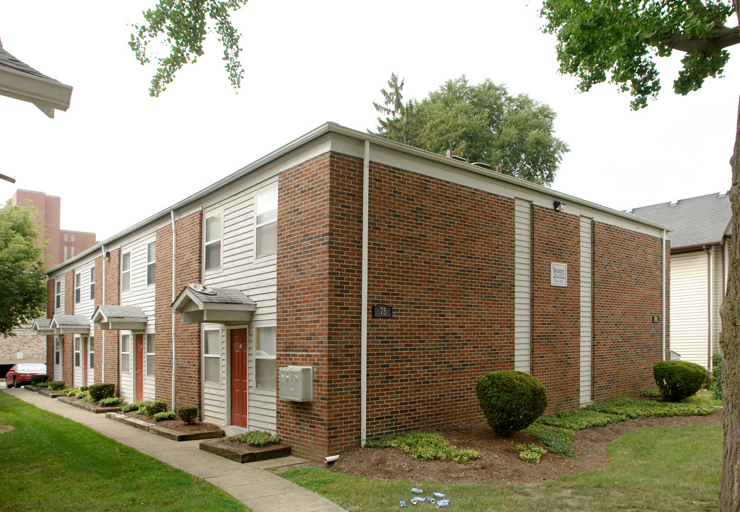 75-81 W Norwich Ave in Columbus, OH - Foto de edificio