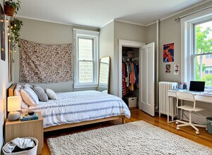 330 St Paul St in Brookline, MA - Building Photo - Building Photo