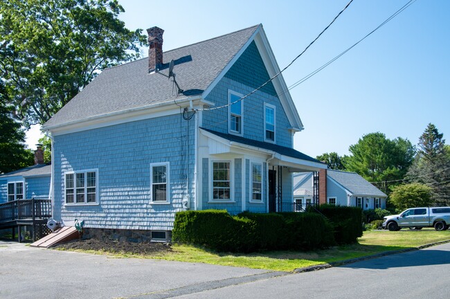 23 Walnut St in Danvers, MA - Building Photo - Building Photo