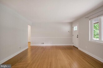 3111 N Thomas St in Arlington, VA - Foto de edificio - Building Photo