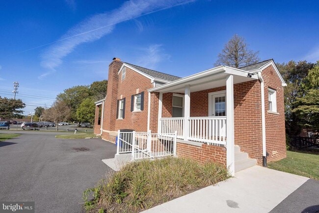 21411 Montgomery Ave in Gaithersburg, MD - Building Photo - Building Photo