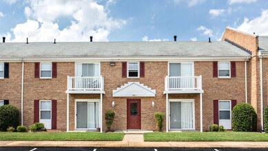 Crosswinds Apartments in Chesapeake, VA - Foto de edificio - Building Photo