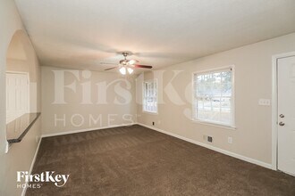 9067 Homewood Dr in Riverdale, GA - Foto de edificio - Building Photo