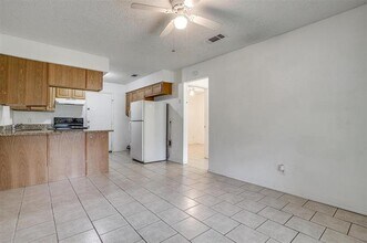 1009 W 4th St in Keene, TX - Building Photo - Building Photo