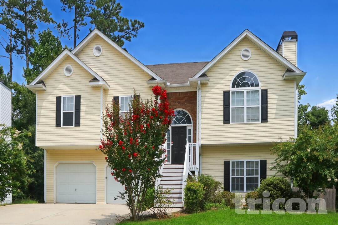 5731 Newnan Cir in Austell, GA - Building Photo