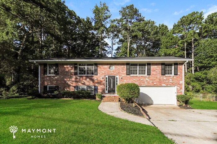 6345 Thornhedge Dr in Riverdale, GA - Building Photo
