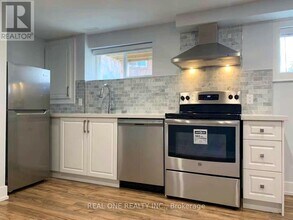 4098 Dunmow Crescent in Mississauga, ON - Building Photo - Building Photo